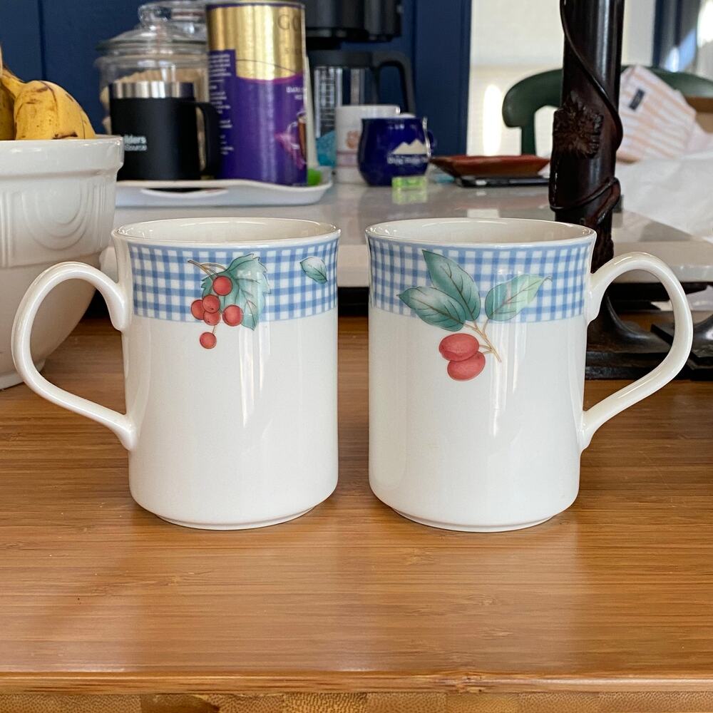 Epoch Set of 2 Cute Blue‎ Gingham Porcelain 4” Coffee Mugs PRISTINE Condition